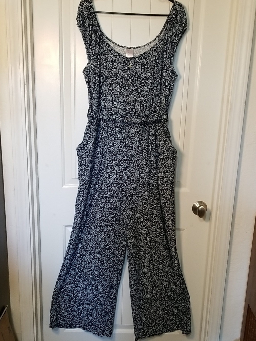 No Boundaries Blue & White Floral Scoop-Neck Wide-Leg Jumpsuit Size XXL (19) EUC